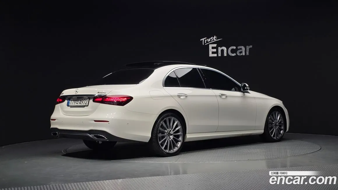 Mercedes-Benz E-Class — фото 2