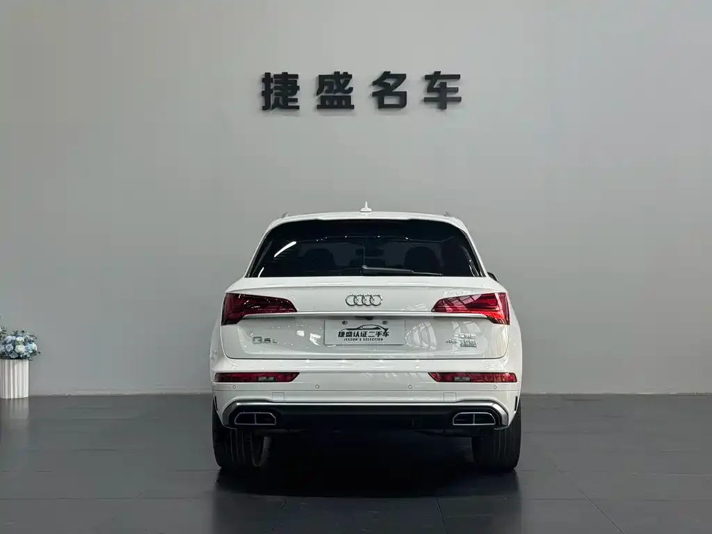 Audi Q5L — фото 5