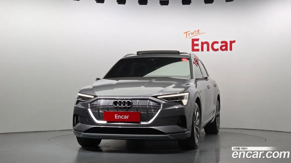 Audi e-tron — фото 3