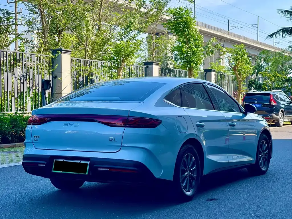 BYD Qin L — фото 9