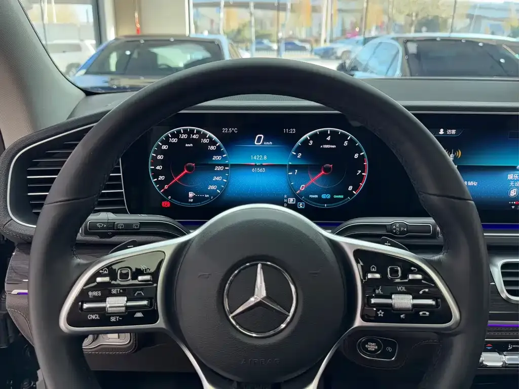 Mercedes-Benz GLS — фото 10