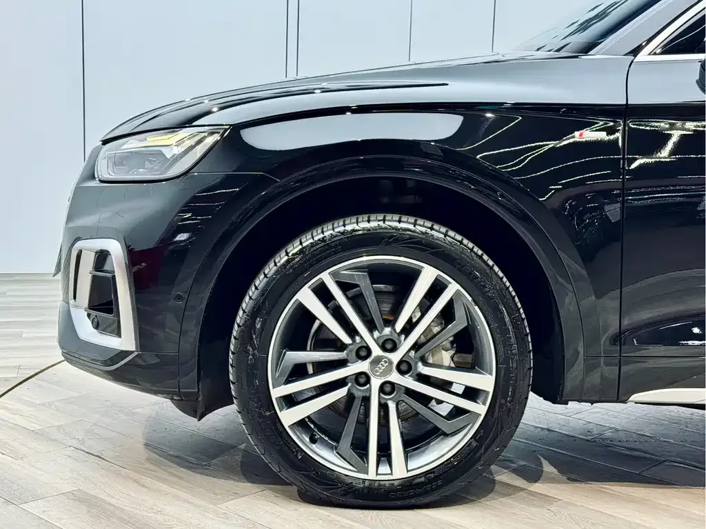 Audi Q5L Sportback — фото 5