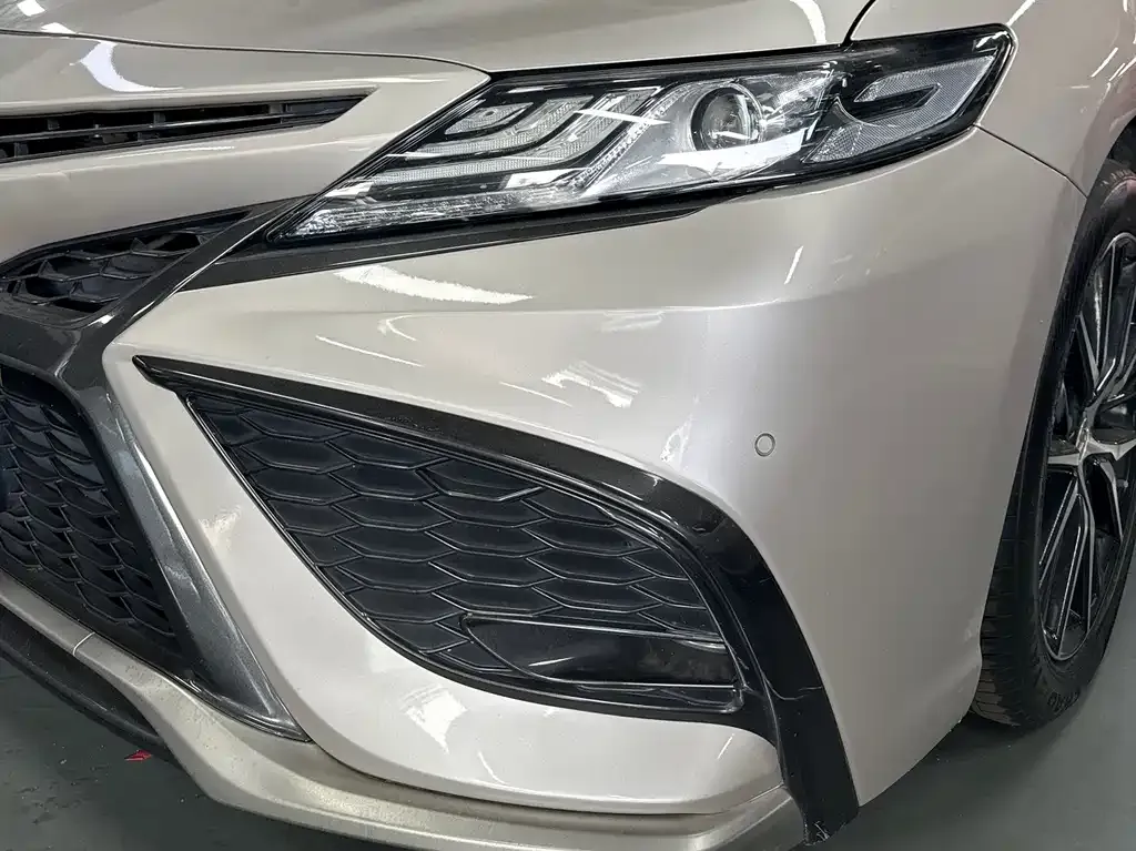 Toyota Camry — фото 10