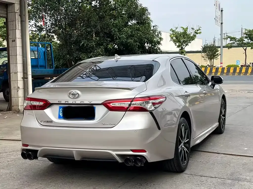 Toyota Camry — фото 7
