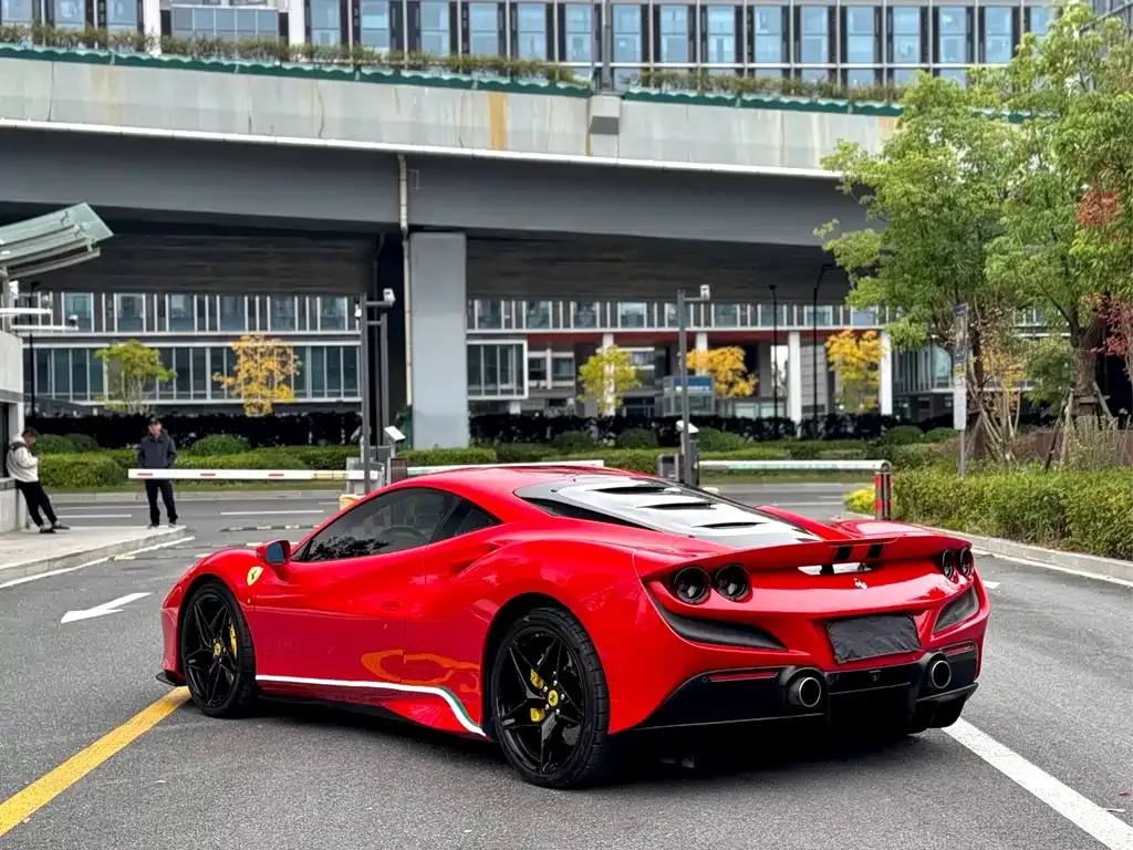 Ferrari F8 — фото 9