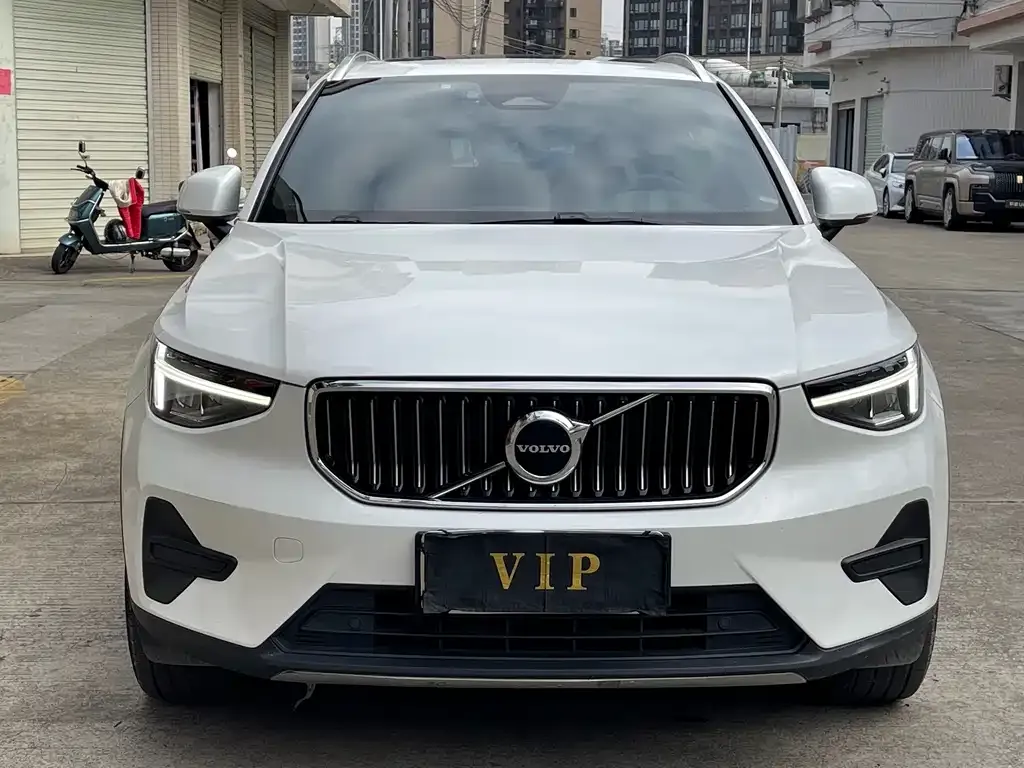 Volvo XC40 — фото 2