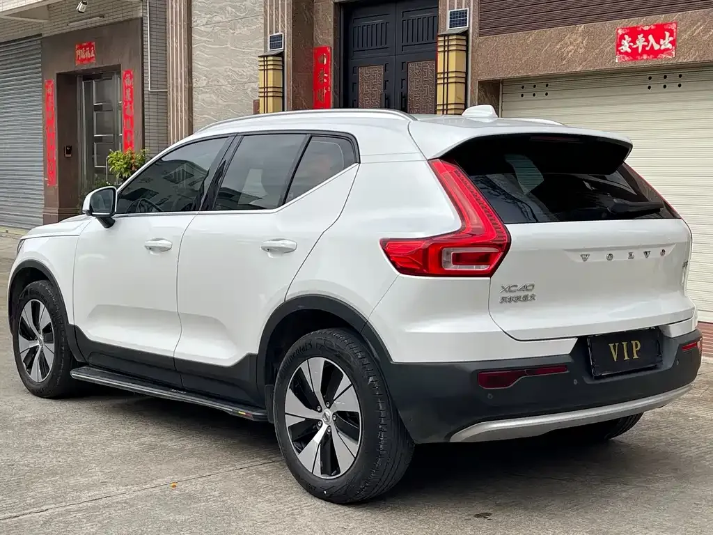 Volvo XC40 — фото 4
