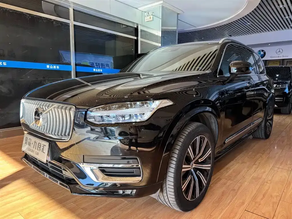 Volvo XC90 — фото 1