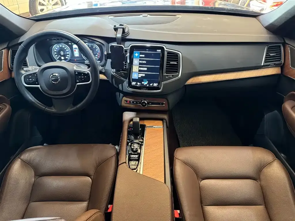 Volvo XC90 — фото 7