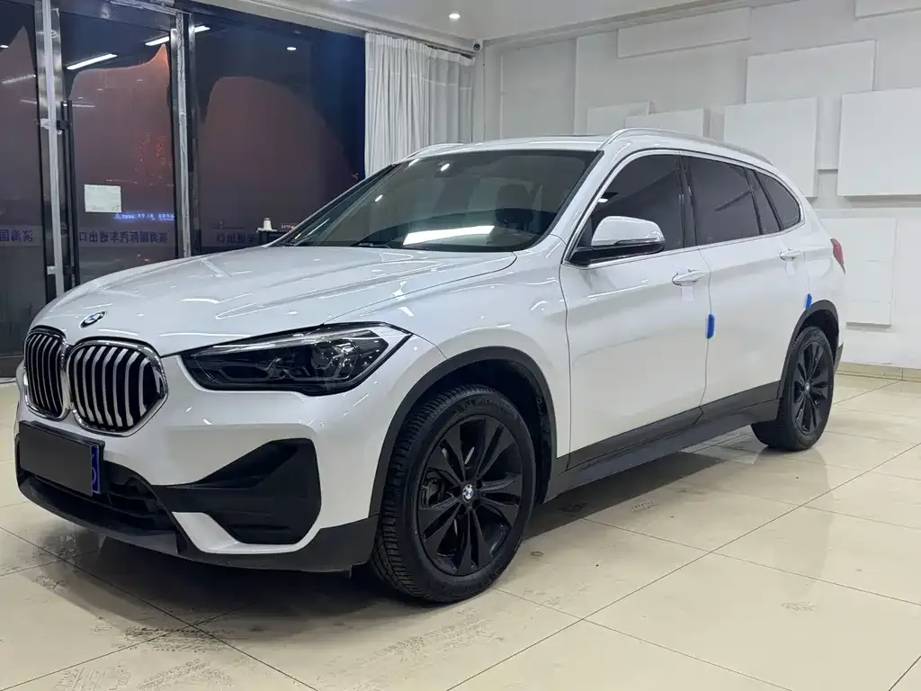 BMW X1 — фото 1