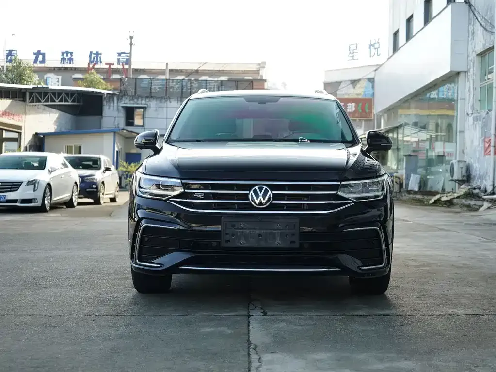 Volkswagen Tiguan L — фото 2
