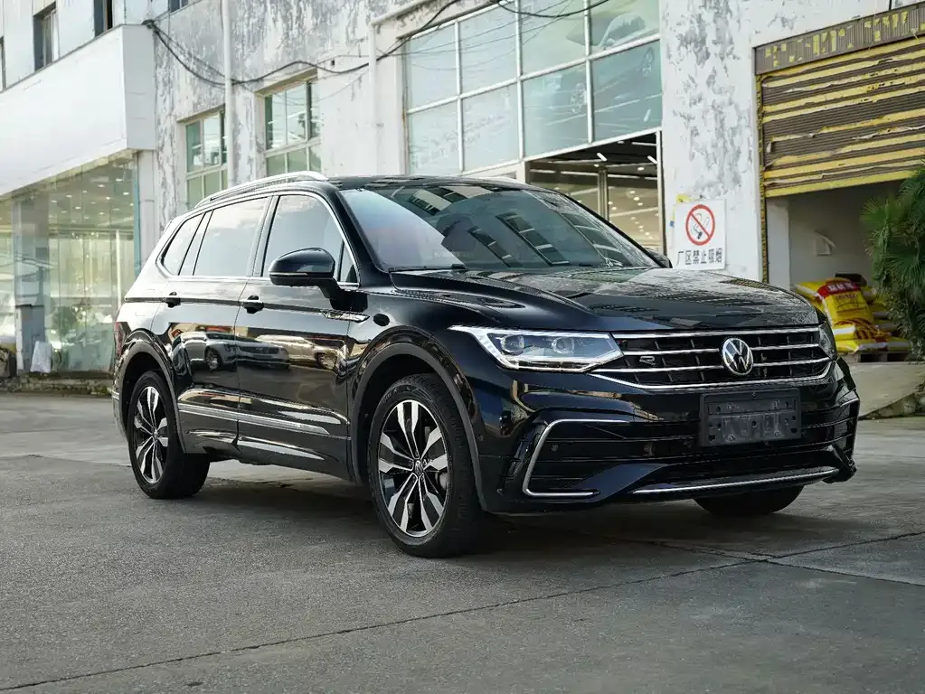 Volkswagen Tiguan L — фото 3