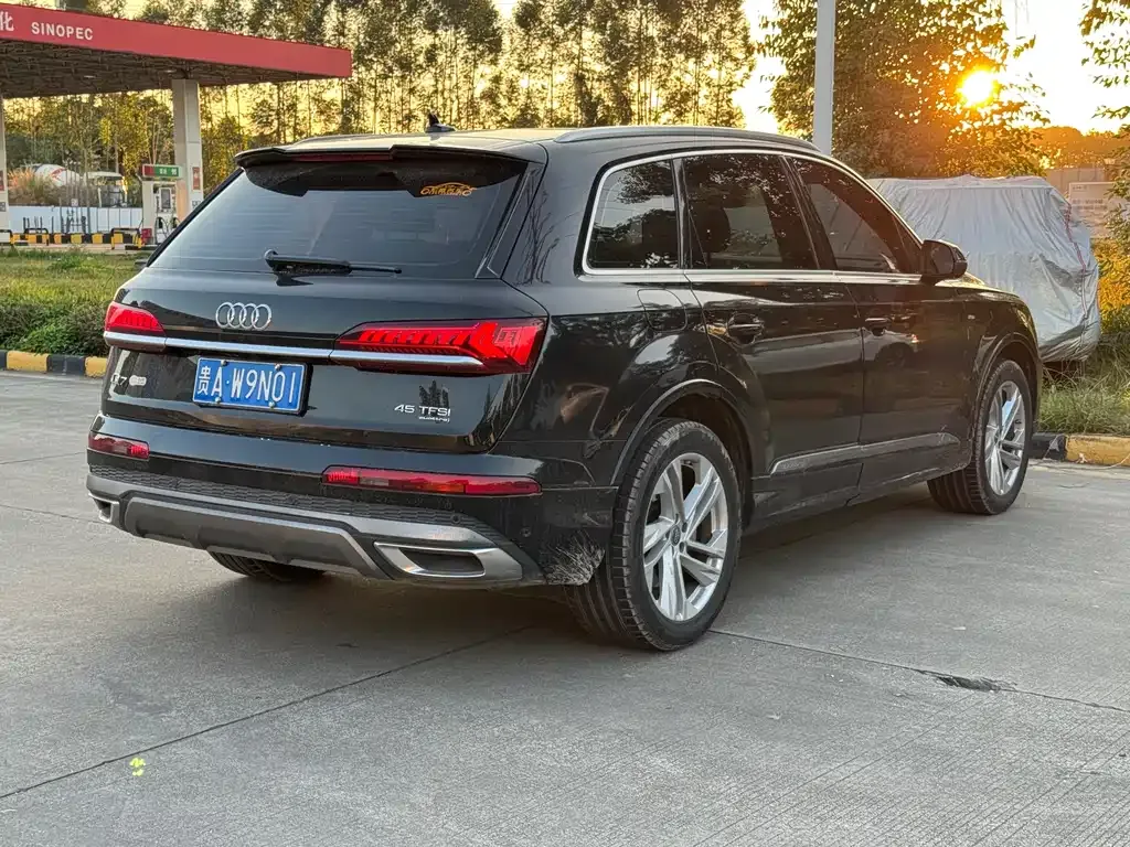 Audi Q7 — фото 9