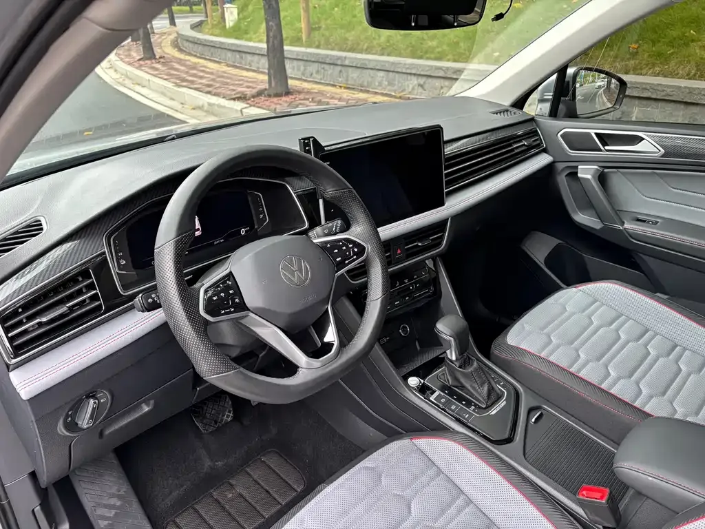 Volkswagen Tiguan L New Energy — фото 10