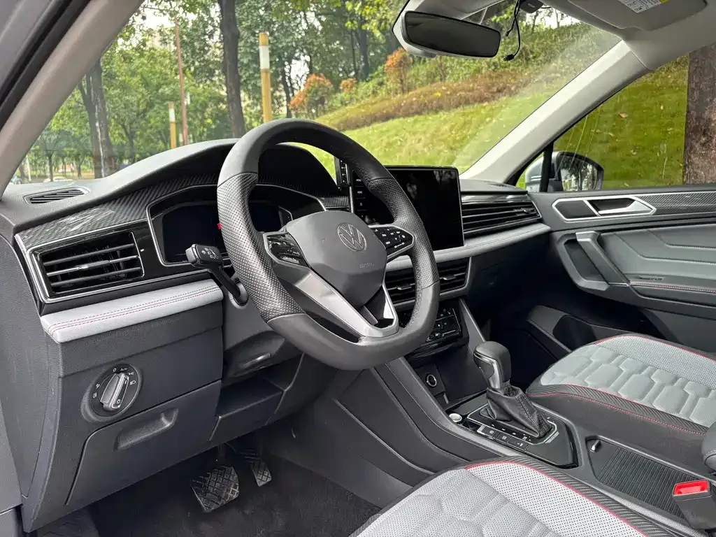 Volkswagen Tiguan L New Energy — фото 9