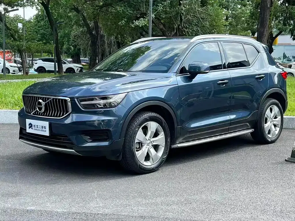 Volvo XC40 — фото 1
