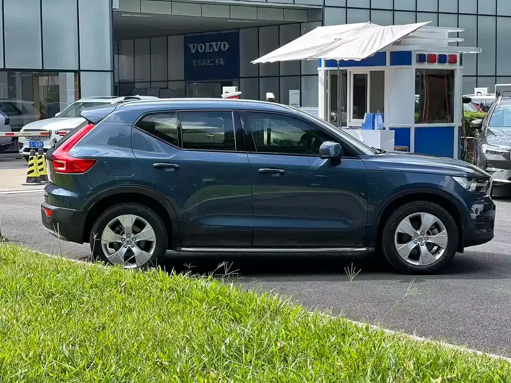 Volvo XC40 — фото 4