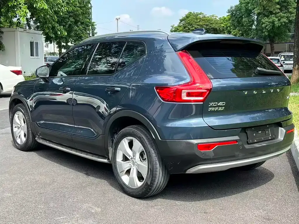 Volvo XC40 — фото 9