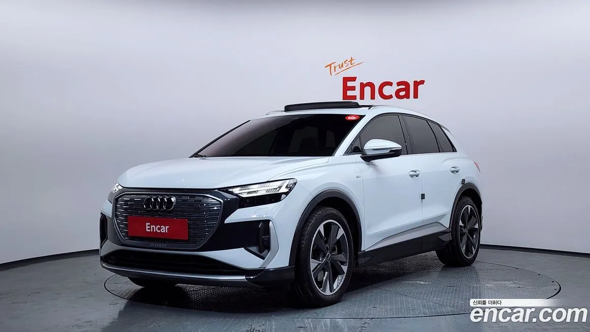 Audi Q4 e-tron — фото 1