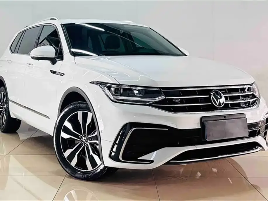 Volkswagen Tiguan L — фото 10