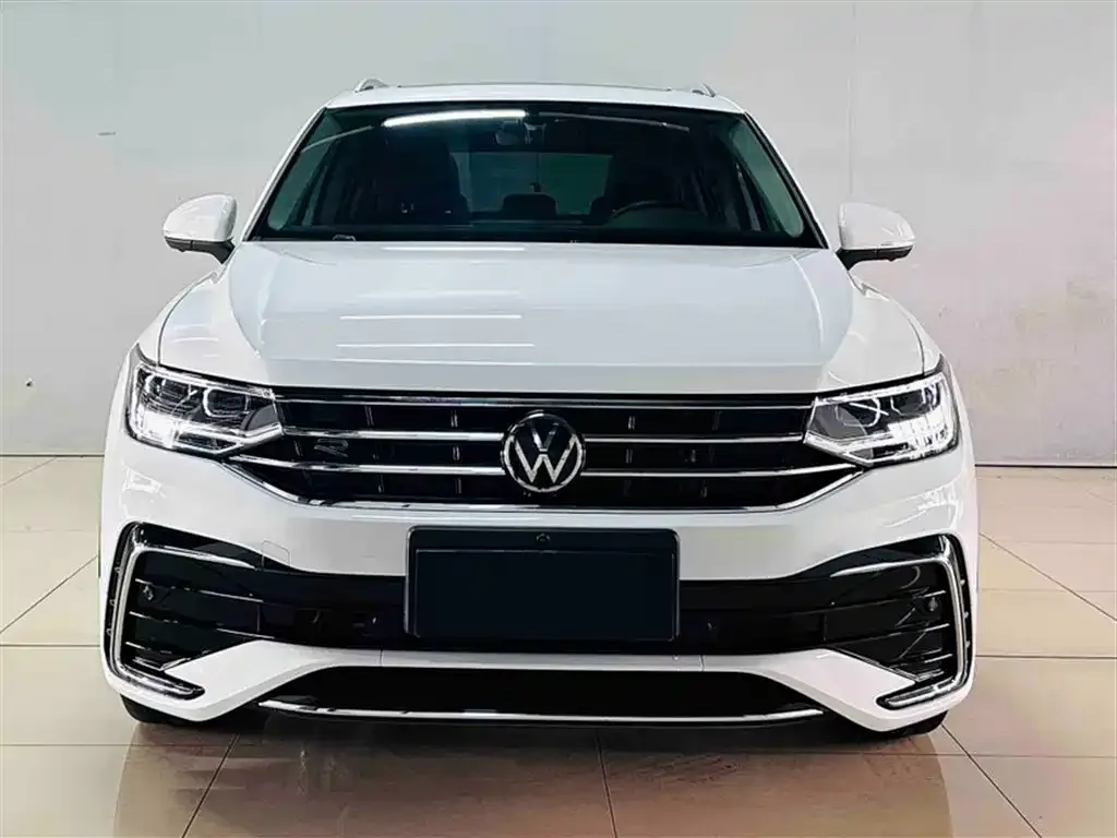 Volkswagen Tiguan L — фото 9