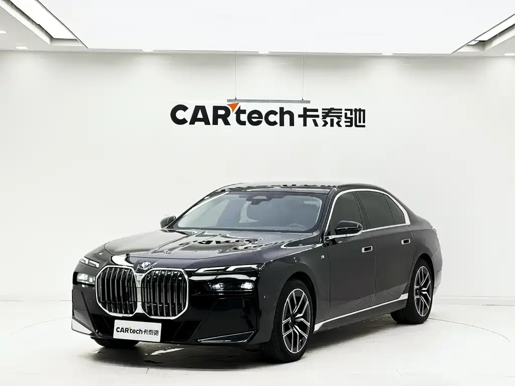 BMW 7 Series — фото 1
