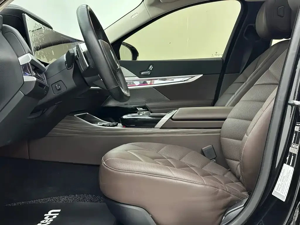 BMW 7 Series — фото 10