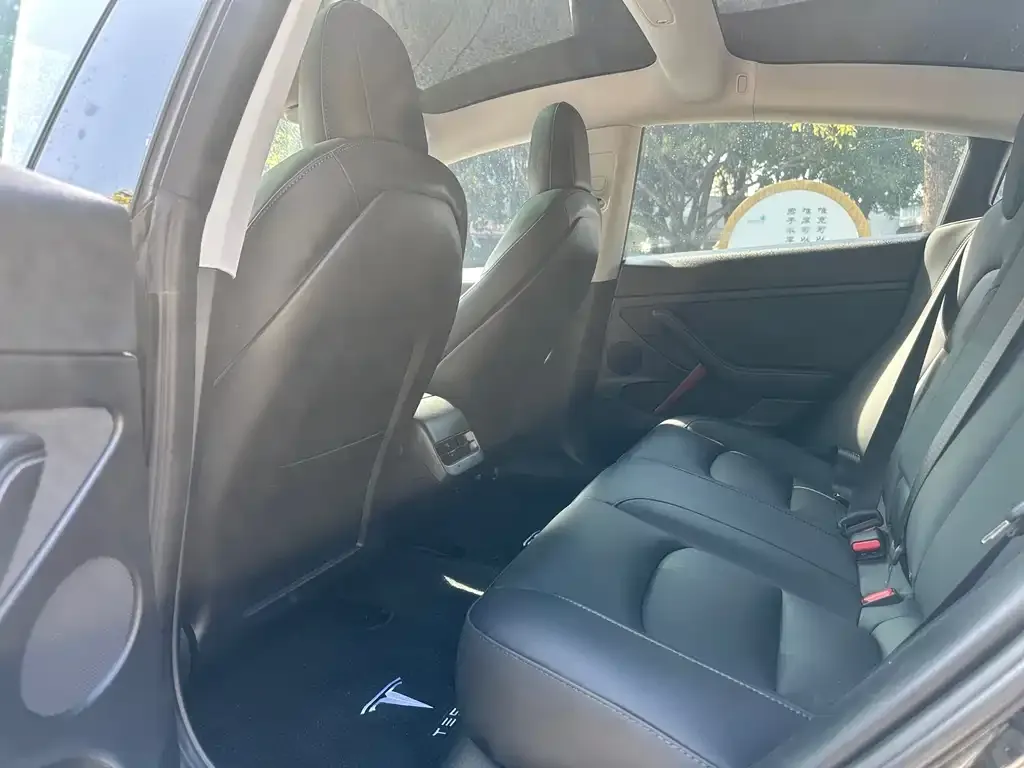 Tesla Model 3 — фото 10