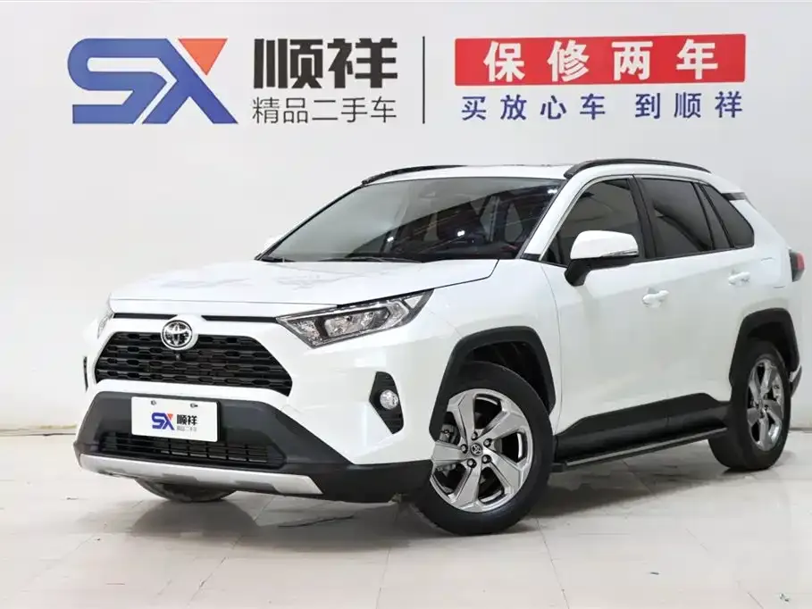Toyota RAV4 — фото 1