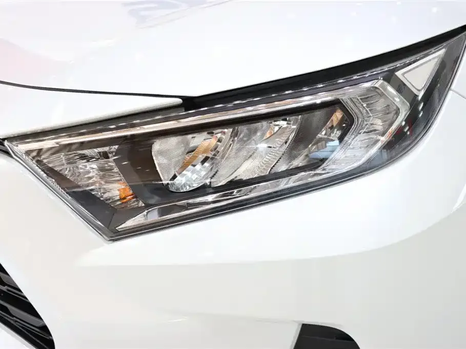 Toyota RAV4 — фото 7