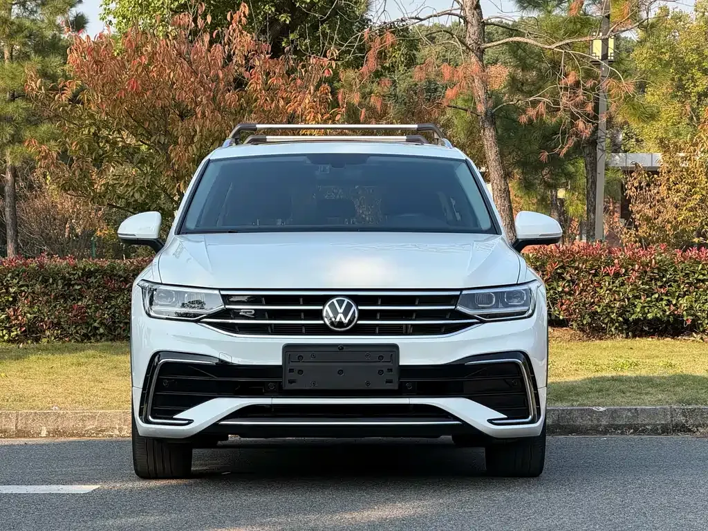 Volkswagen Tiguan L — фото 2