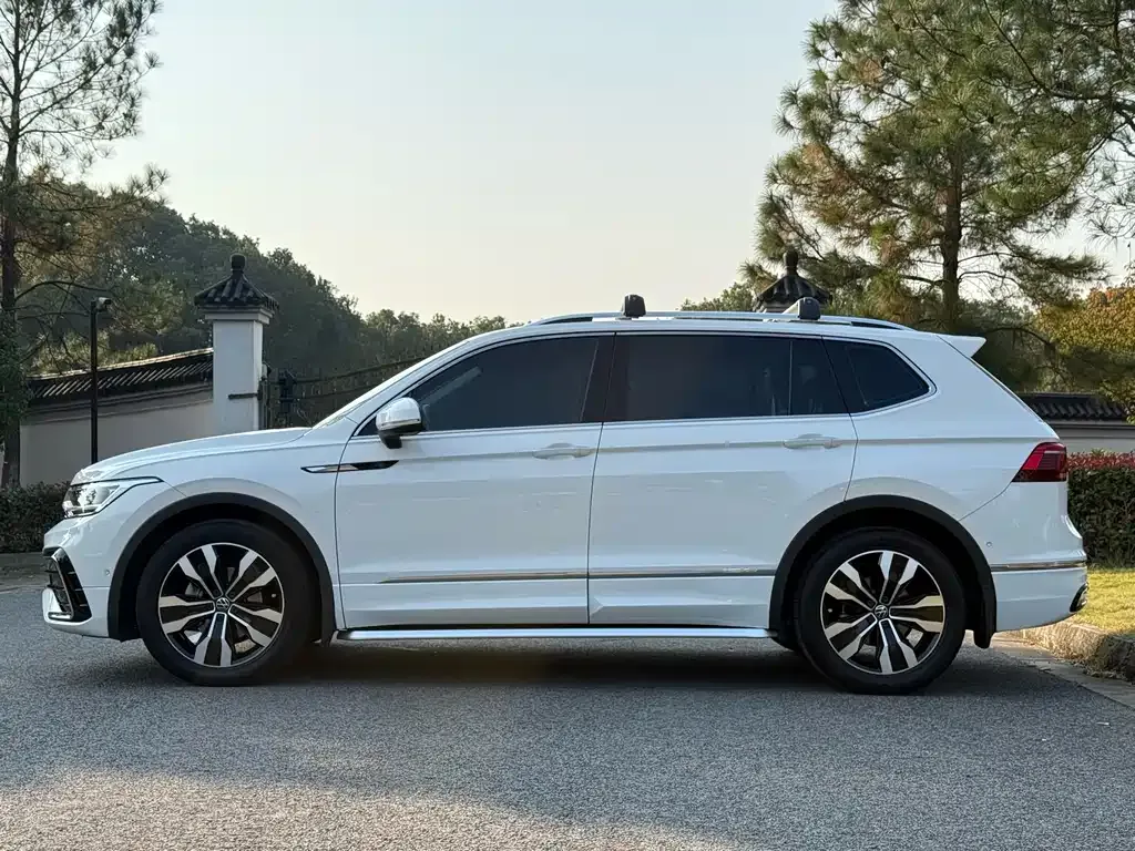 Volkswagen Tiguan L — фото 4