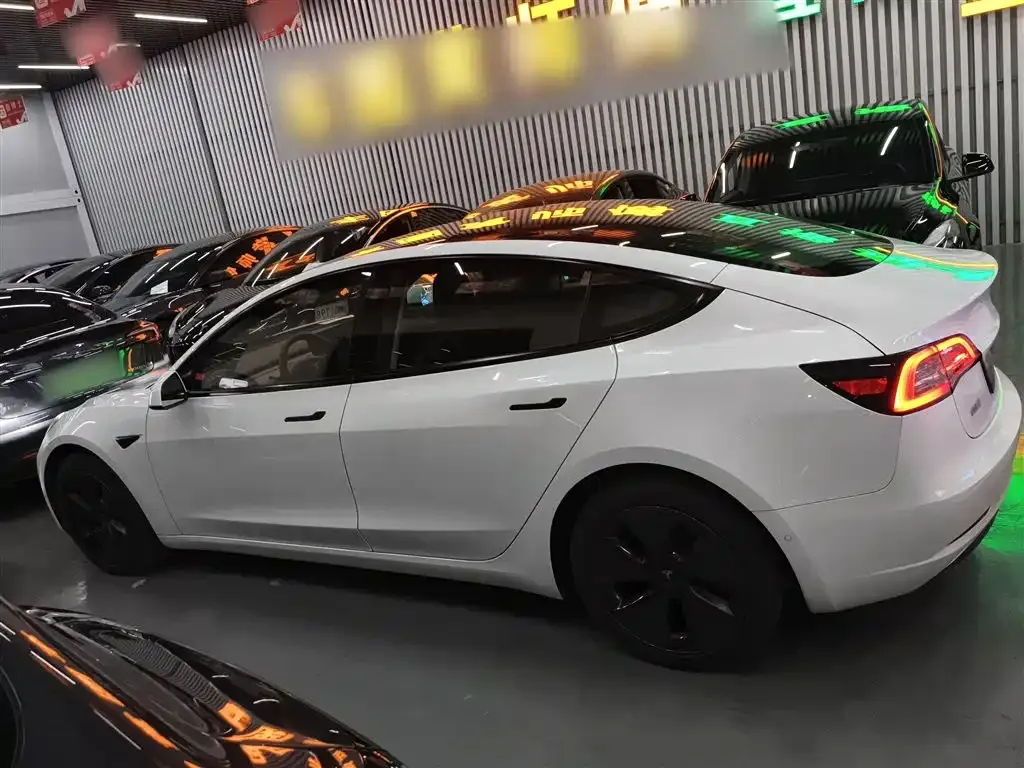Tesla Model 3 — фото 5