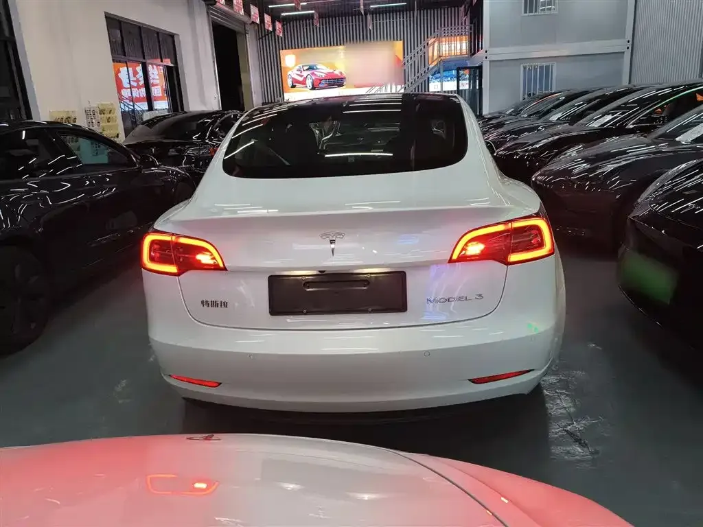 Tesla Model 3 — фото 6