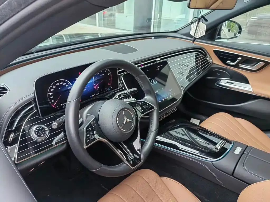 Mercedes-Benz E-Class — фото 5