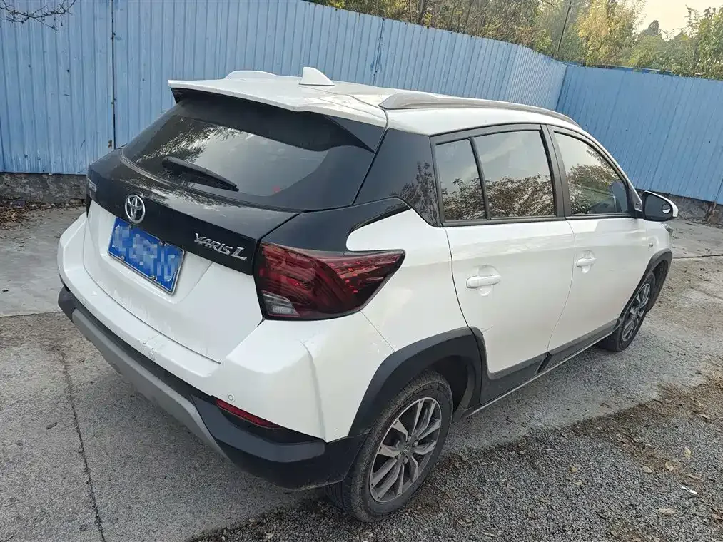 Toyota Yaris L — фото 10