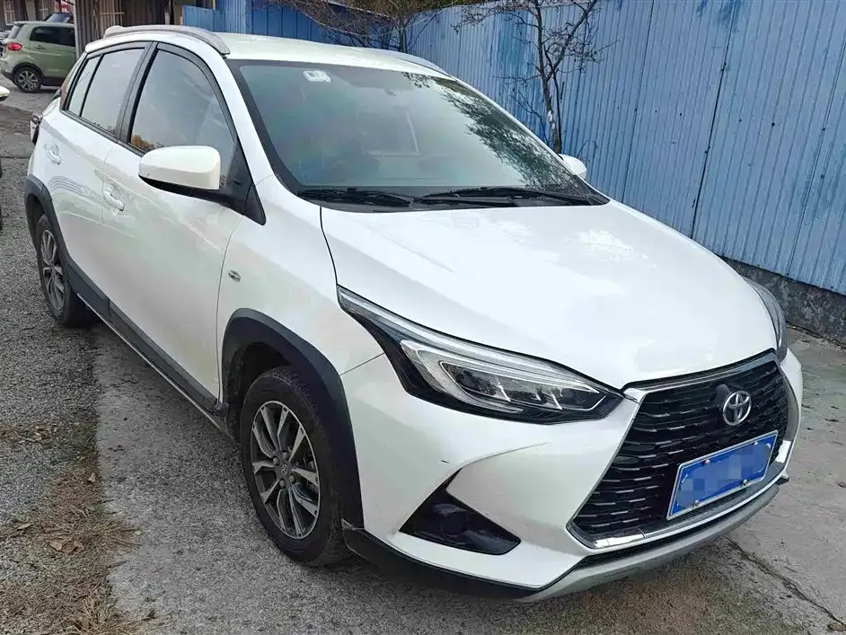Toyota Yaris L — фото 2