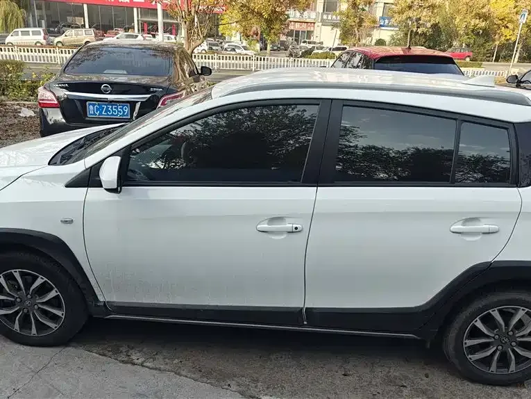 Toyota Yaris L — фото 3