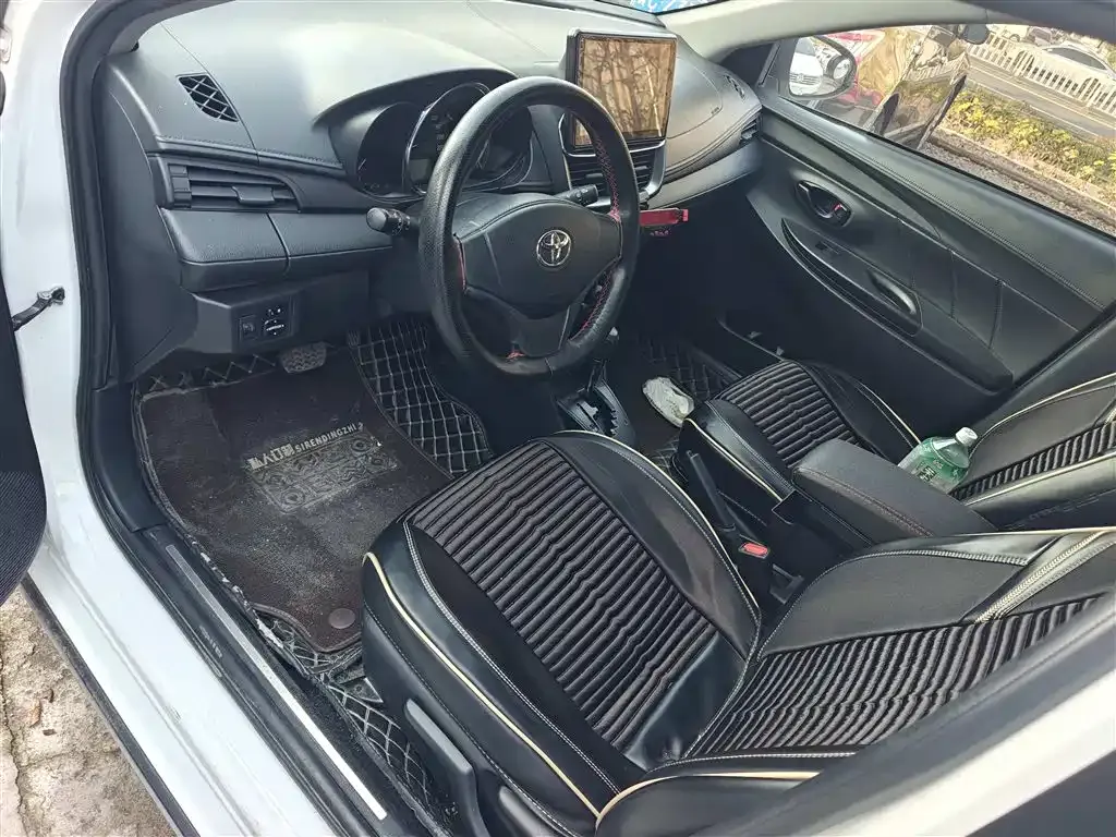 Toyota Yaris L — фото 4