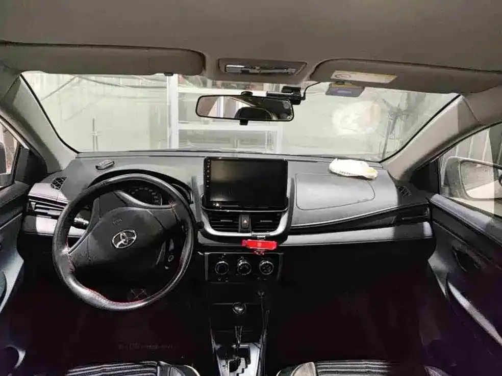 Toyota Yaris L — фото 6