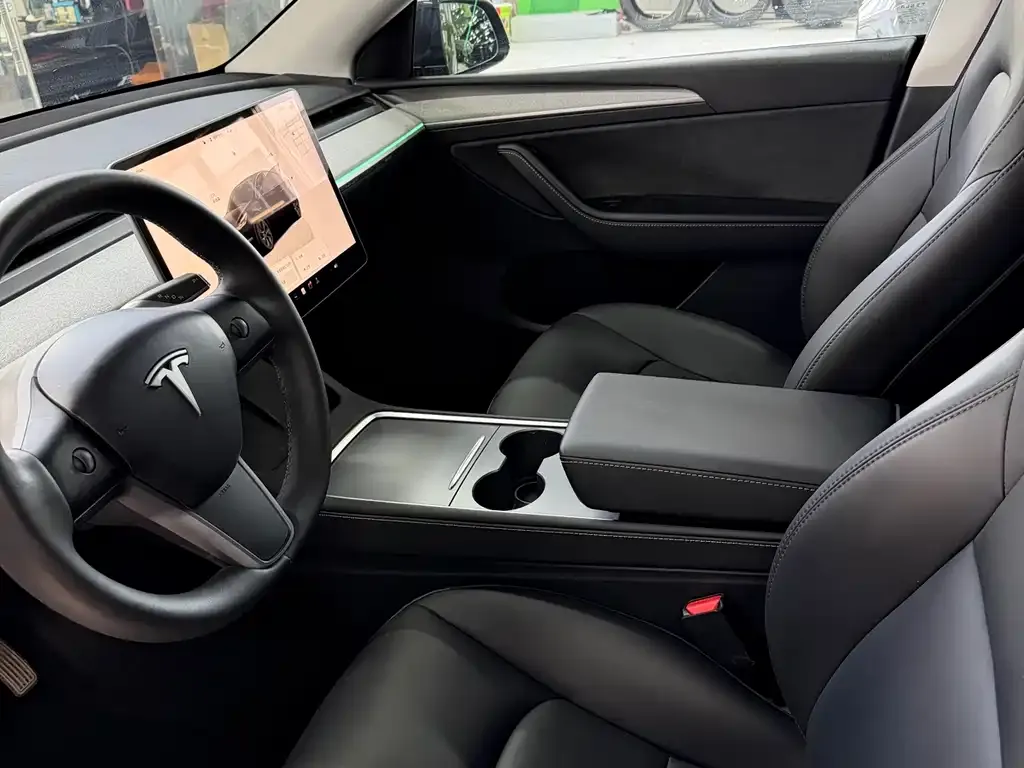 Tesla Model Y — фото 5