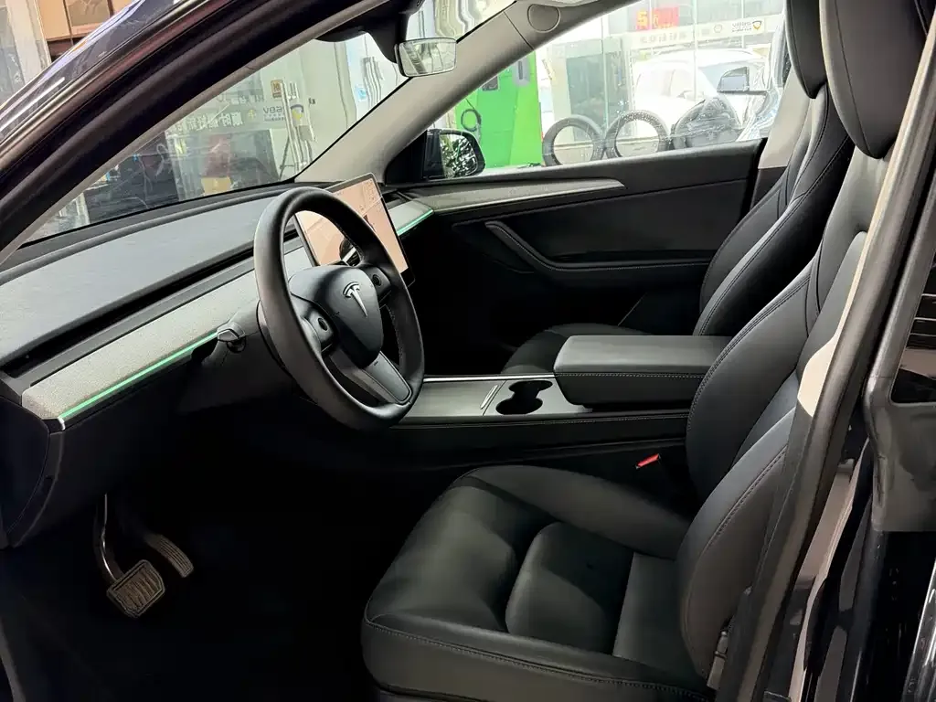 Tesla Model Y — фото 6