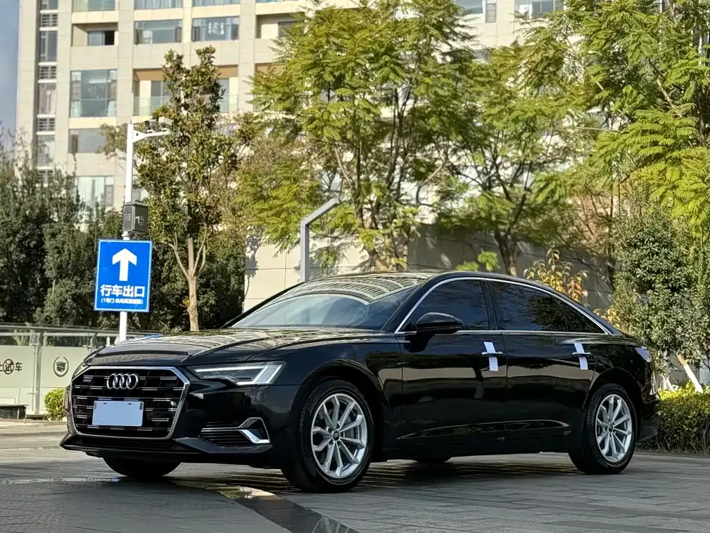 Audi A6L — фото 1