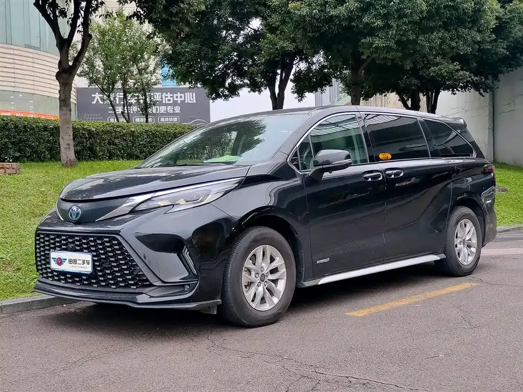 Toyota Granvia — фото 1