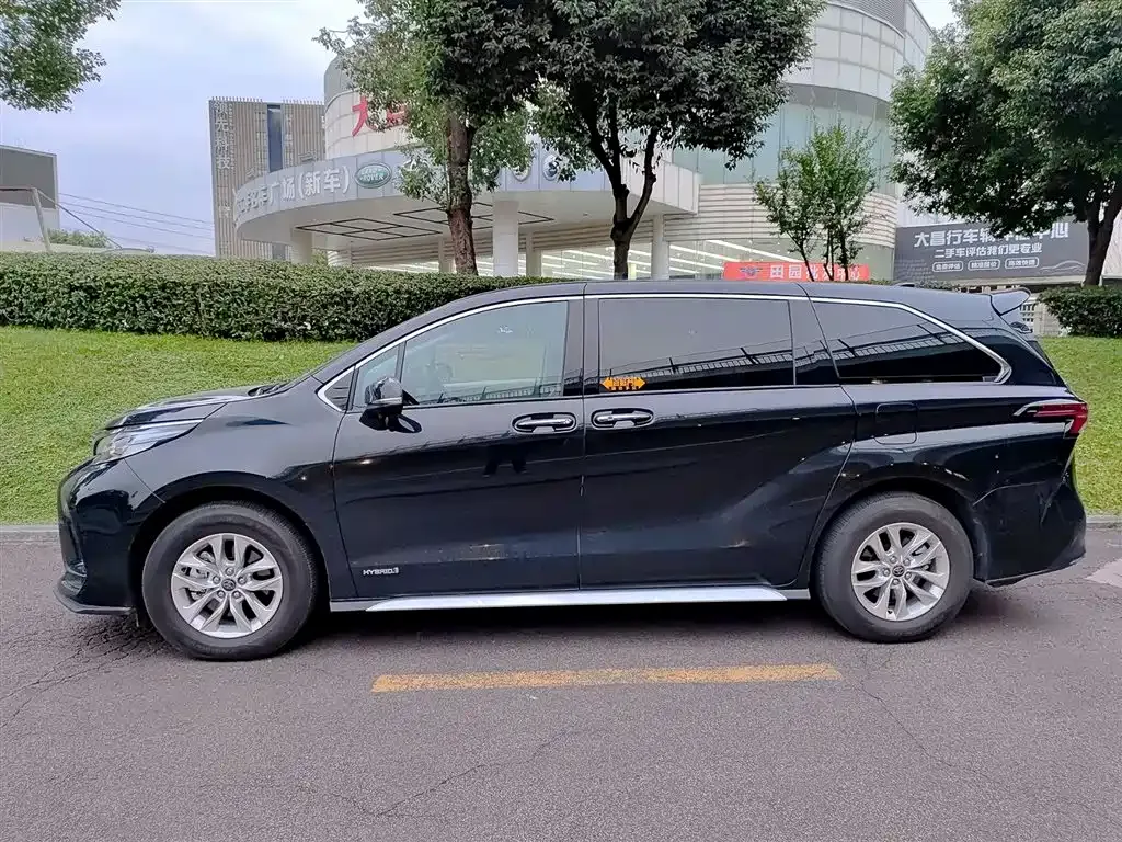 Toyota Granvia — фото 3