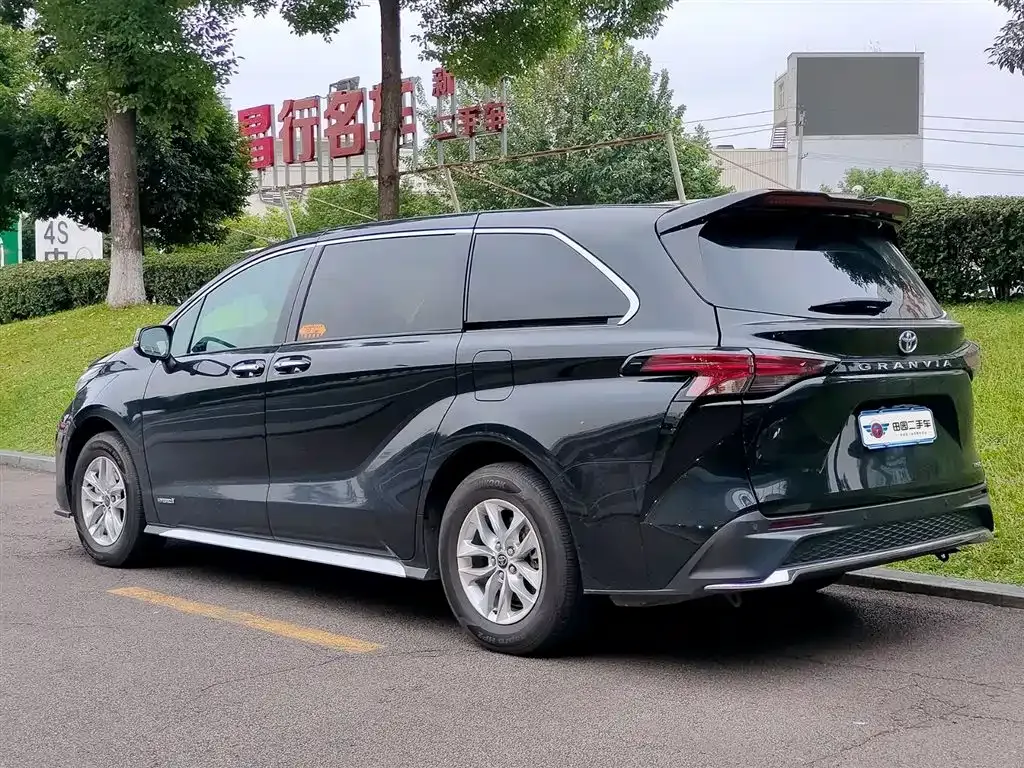 Toyota Granvia — фото 4