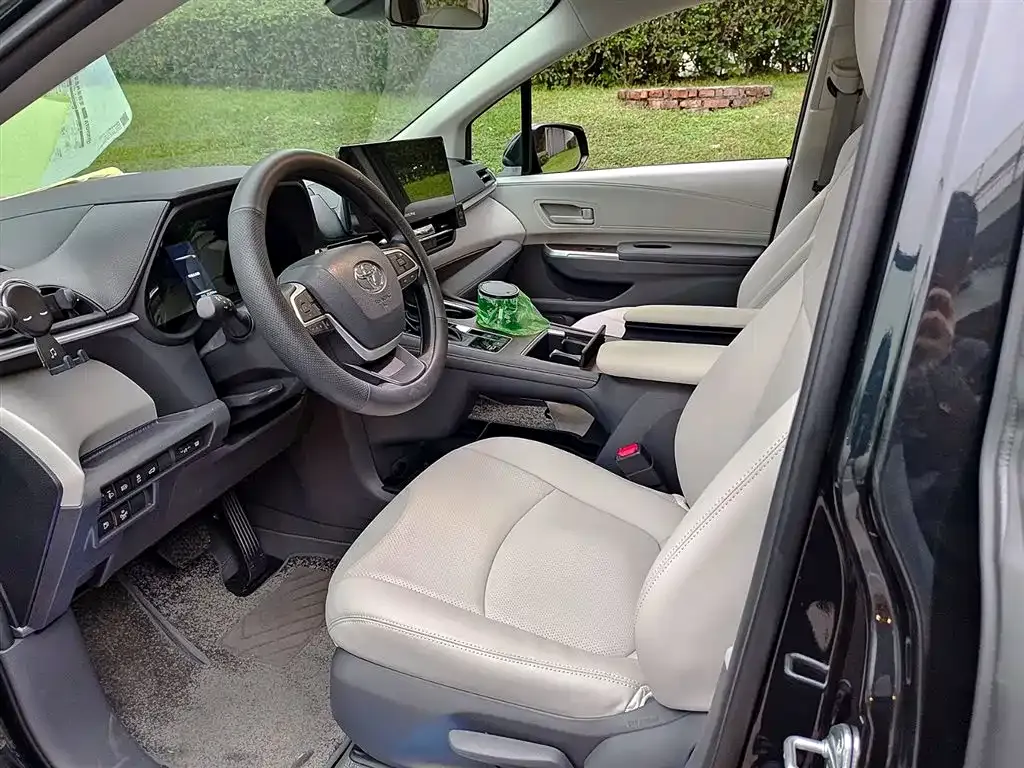 Toyota Granvia — фото 7