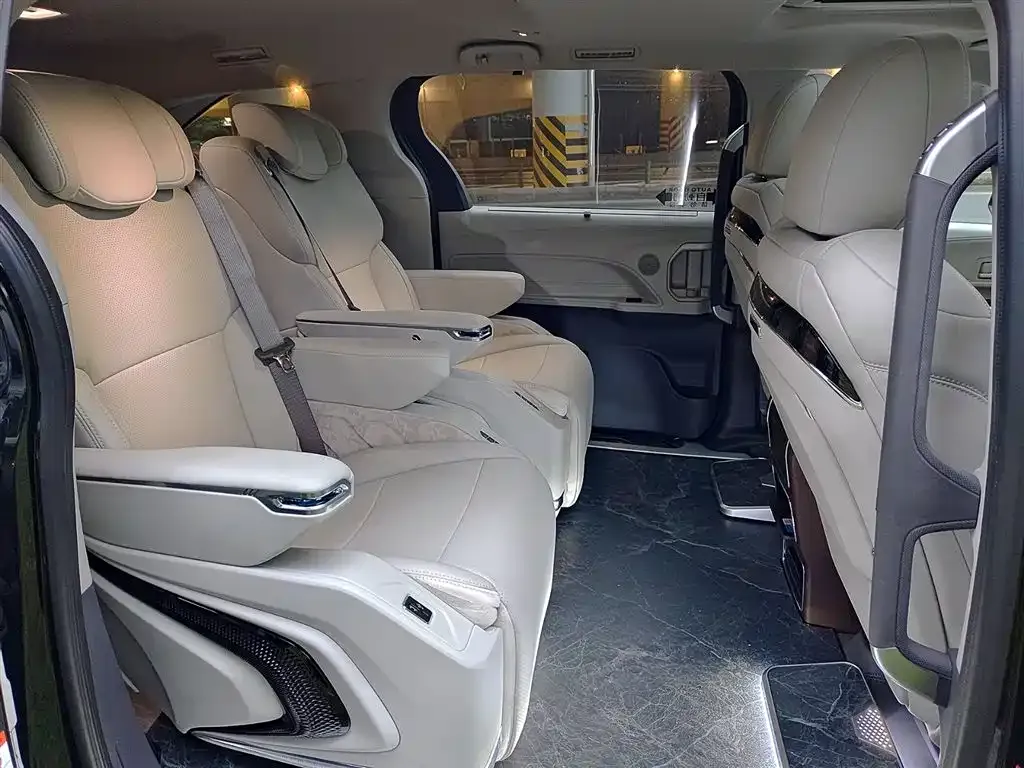 Toyota Granvia — фото 9