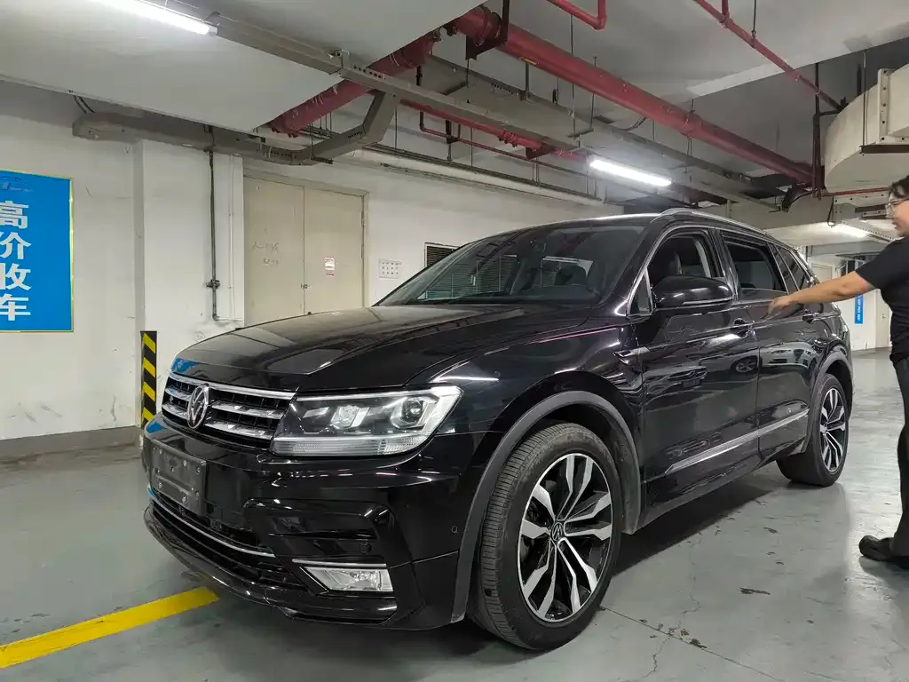 Volkswagen Tiguan L — фото 1