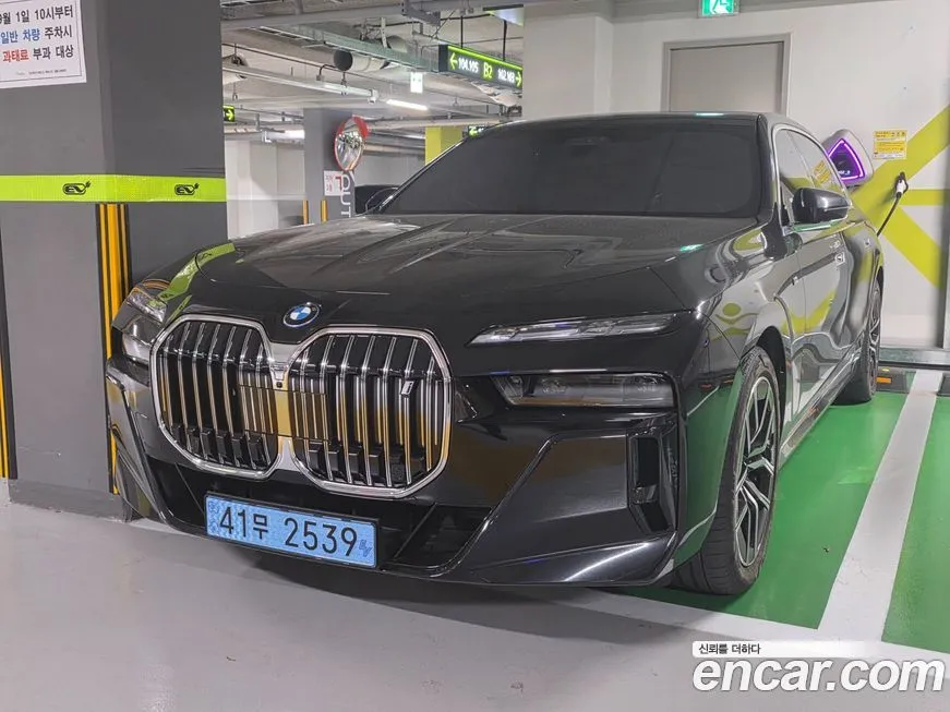 BMW i7 — фото 1